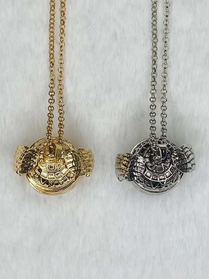 Round Angel Wing Clasp Multi-Photo Locket