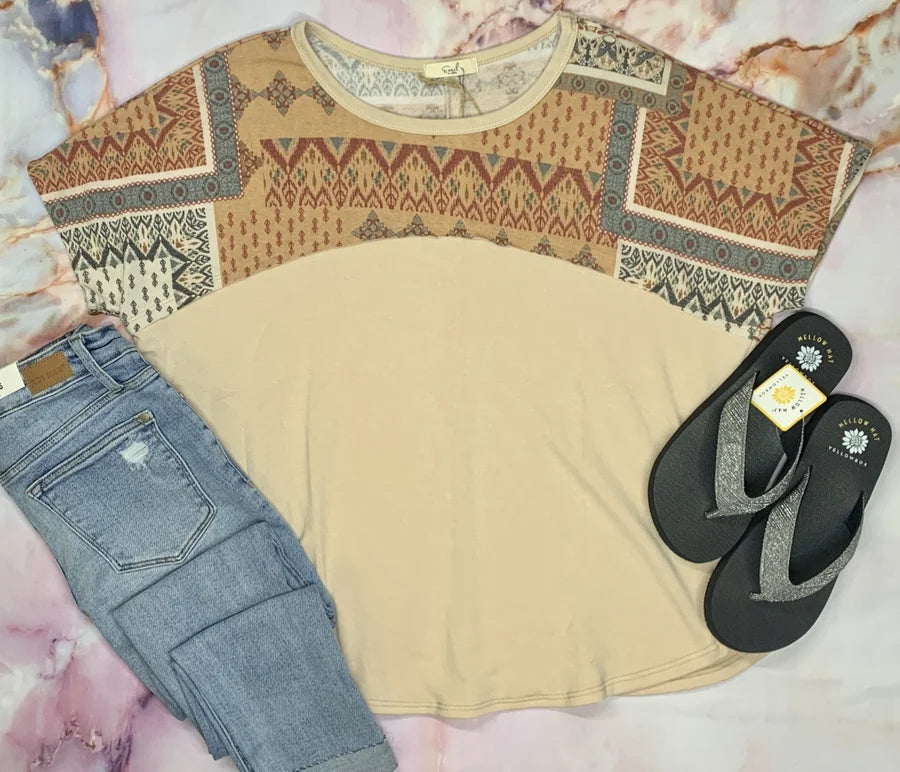 EASEL CREAM SHORT SLEEVE TOP WITH TRIBAL PRINT CONTRAST