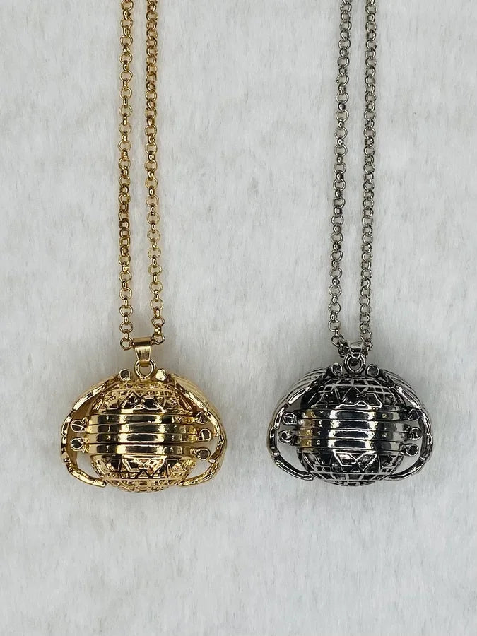 Round Angel Wing Clasp Multi-Photo Locket