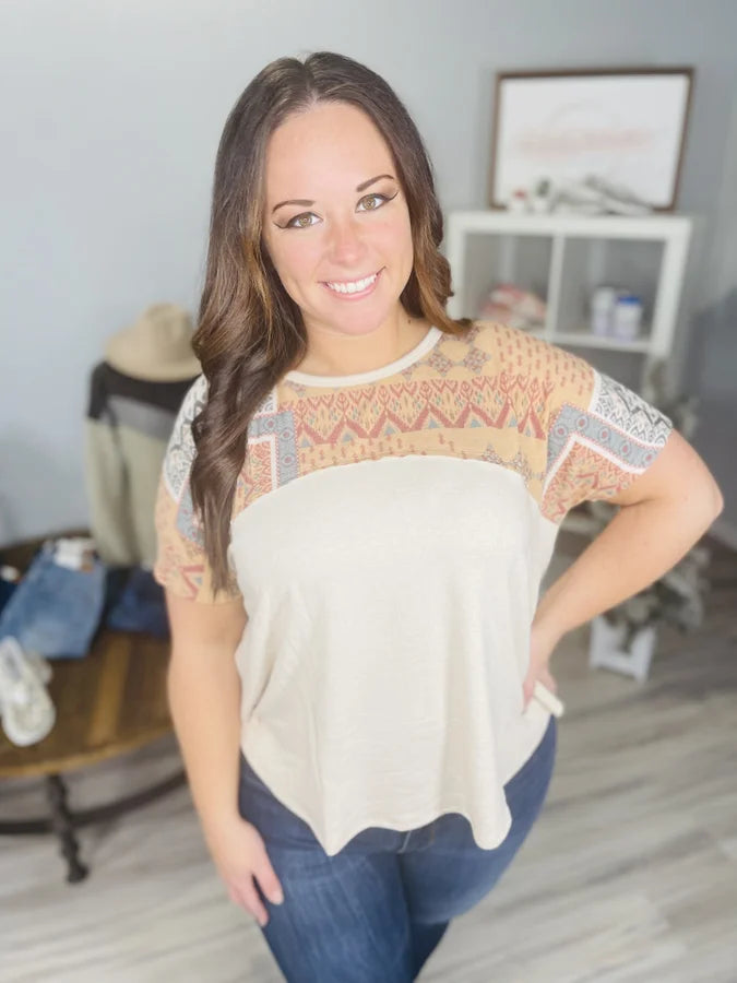 EASEL CREAM SHORT SLEEVE TOP WITH TRIBAL PRINT CONTRAST