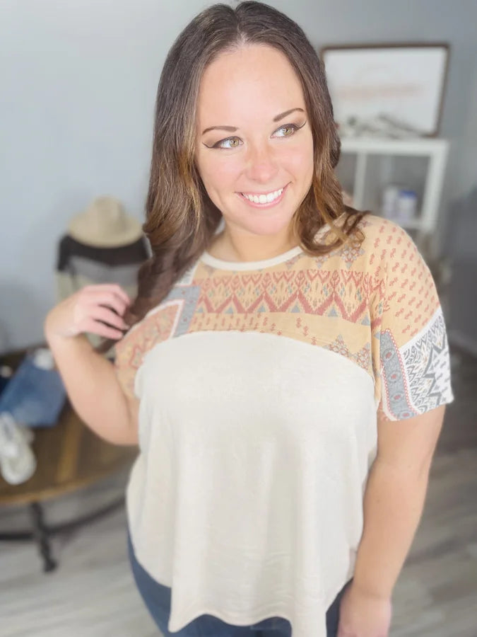 EASEL CREAM SHORT SLEEVE TOP WITH TRIBAL PRINT CONTRAST