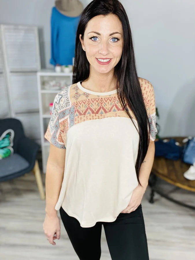 EASEL CREAM SHORT SLEEVE TOP WITH TRIBAL PRINT CONTRAST