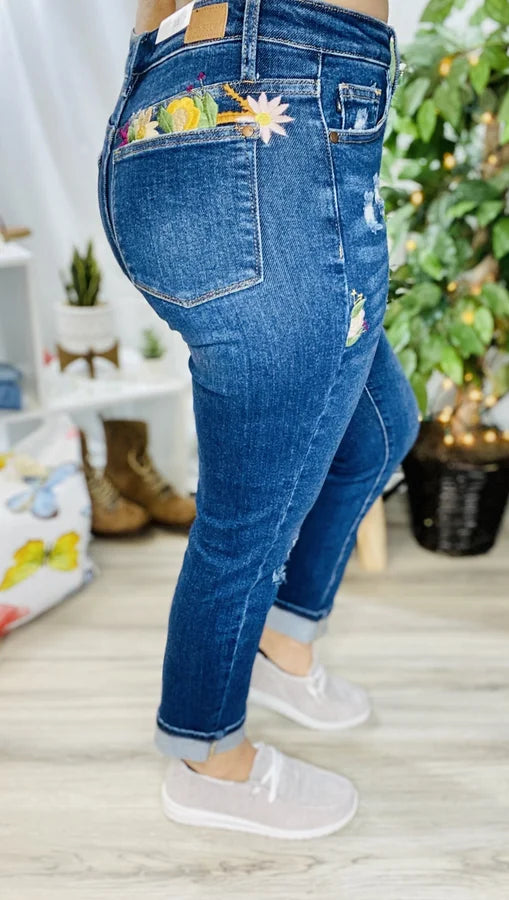 Judy Blue - Med. Blue High-Waisted Floral Embroidered Boyfriend Jeans - Reg/Plus