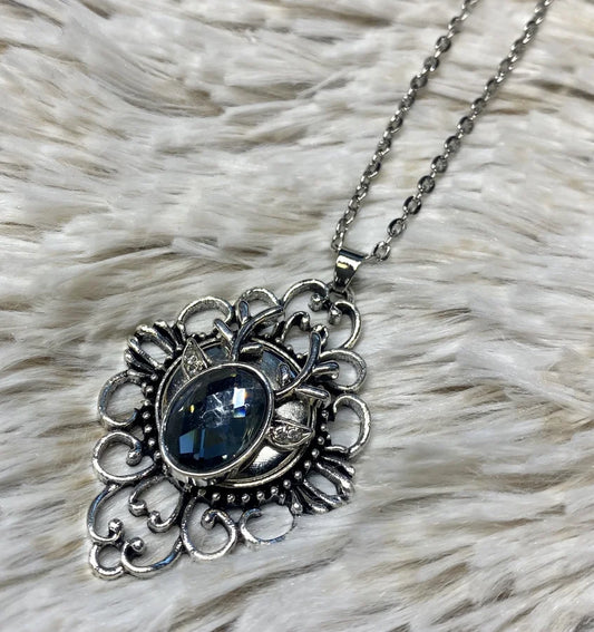 Silver Diamond-Shaped Necklace w/ Swirl Details & Grey Reindeer Gem Snap