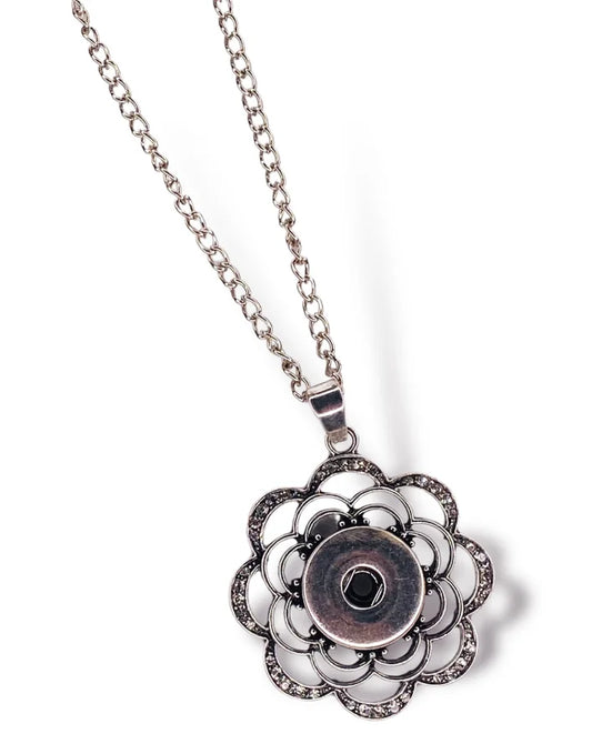 Many Swirls Snap Jewel Necklace