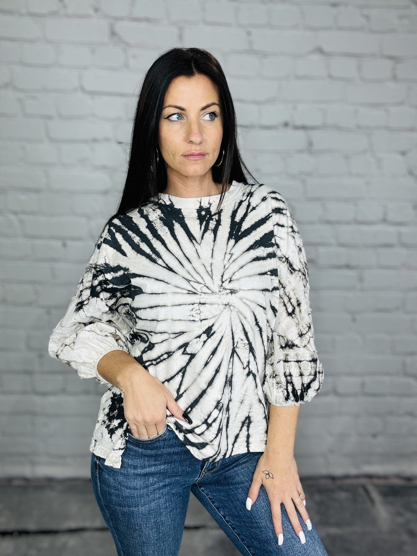 Charcoal/Ivory Spiral Tie Dye 3/4 Sleeve Top w/ Frayed Bubble Sleeves & Side Slits