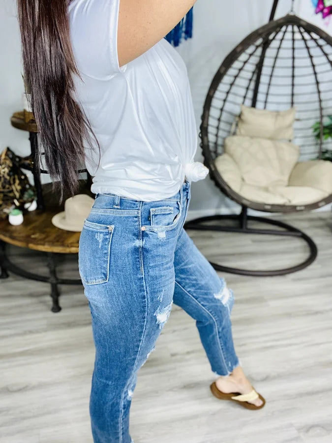 Judy Blue - Medium Blue High-Waisted Destroyed Relaxed Fit Jeans - Reg/Plus