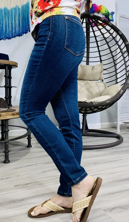 Judy Blue - "Clean Slate" High-Waisted Relaxed Fit Jeans - Reg/Plus