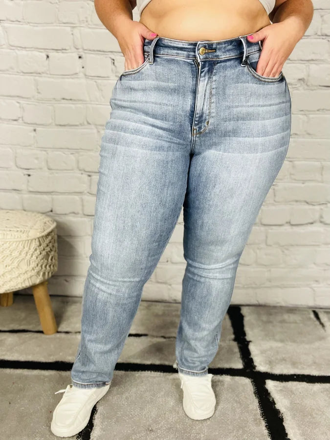 Judy Blue - "Julie" Medium Blue Mid-Rise Dad Jeans - Reg/Plus