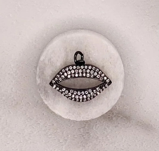 Gunmetal Crystal Lips Pendant (Small)