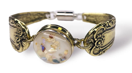 GOLD SPOON SNAP BRACELET W/ WHITE SPECKLE SNAP & MAGNETIC CLOSURE