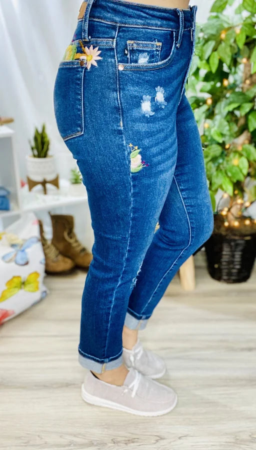 Judy Blue - Med. Blue High-Waisted Floral Embroidered Boyfriend Jeans - Reg/Plus