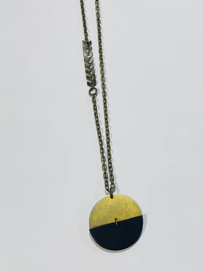 BRONZE CHAIN NECKLACE WITH GOLD AND BLACK CIRCLE PENDANT