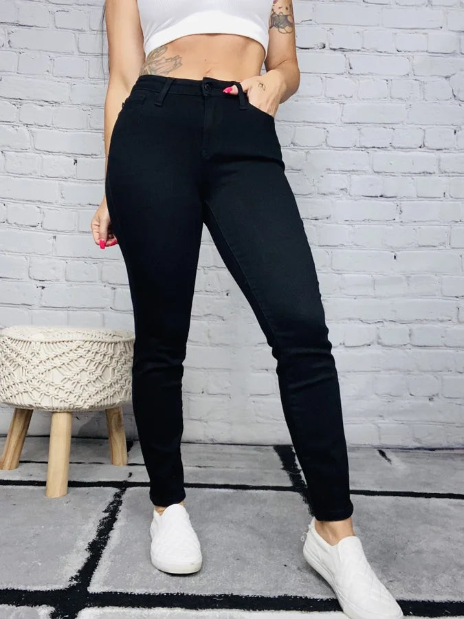 Judy Blue - "Amy" Black Mid-Rise Slim Fit Jeans - Reg/Plus